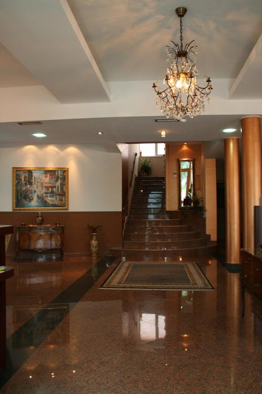 Hotel Octagon Сараево Экстерьер фото
