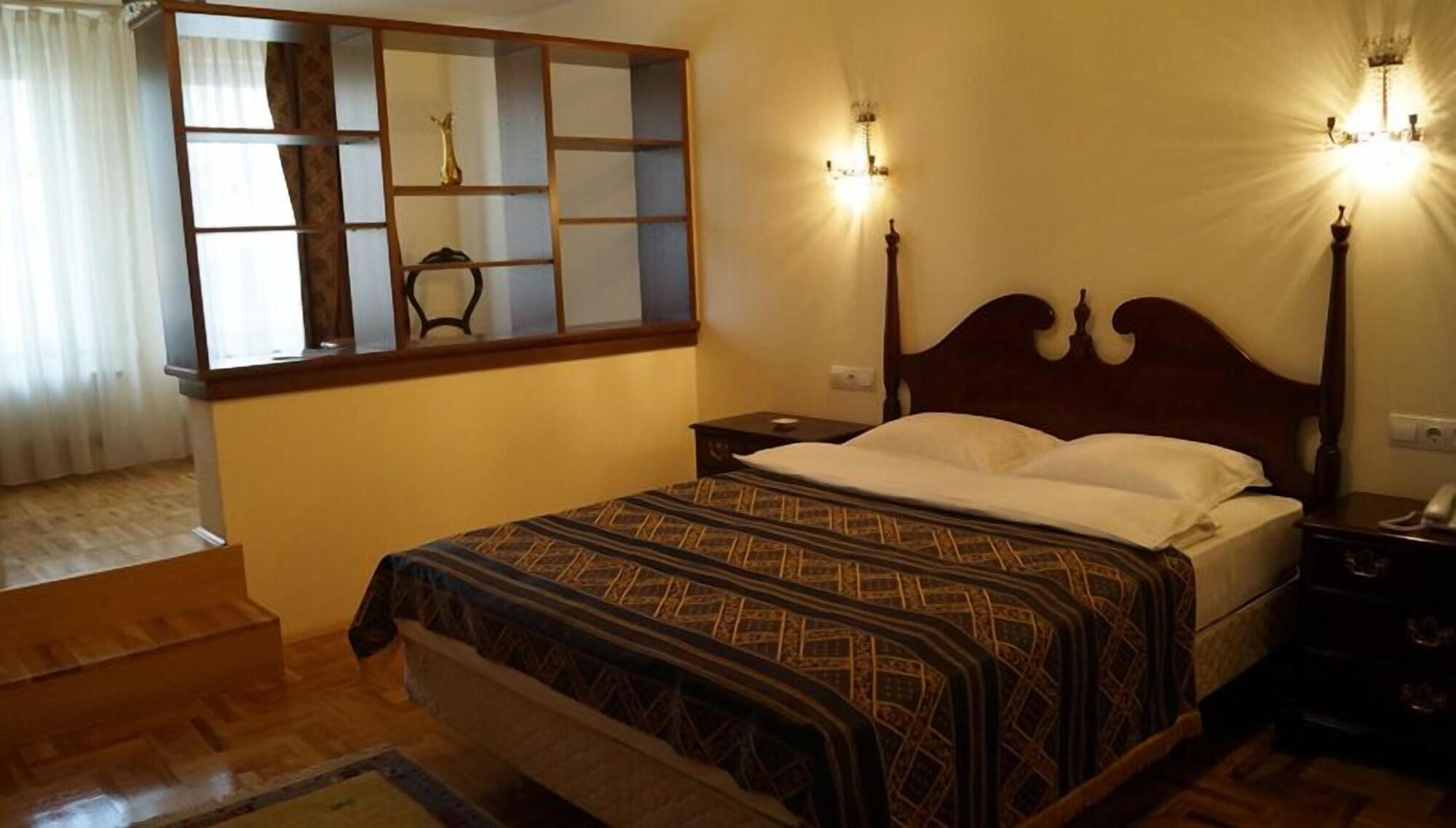 Hotel Octagon Сараево Экстерьер фото