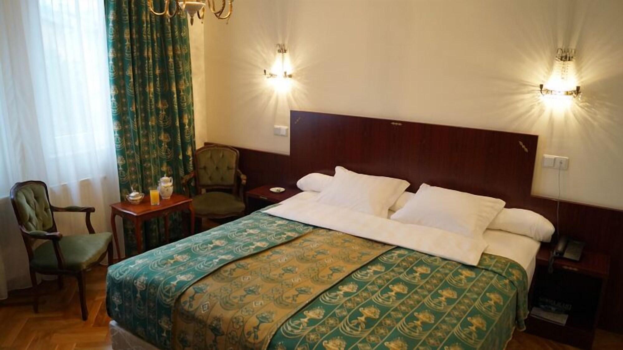Hotel Octagon Сараево Экстерьер фото