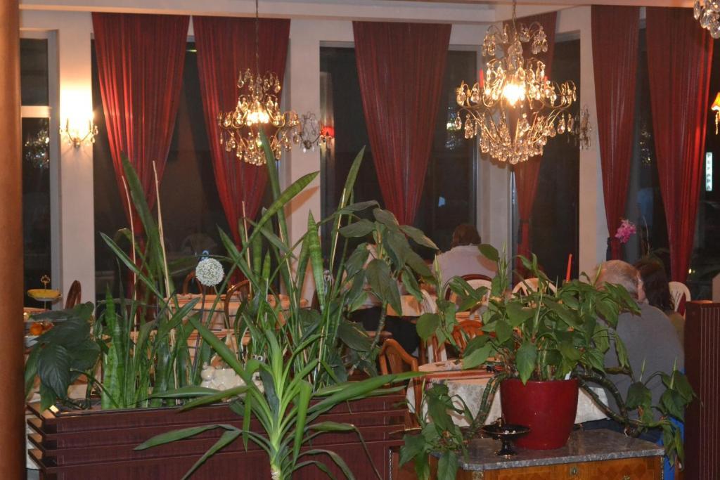 Hotel Octagon Сараево Интерьер фото