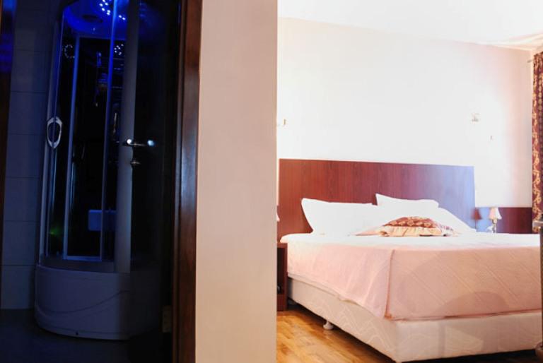 Hotel Octagon Сараево Экстерьер фото